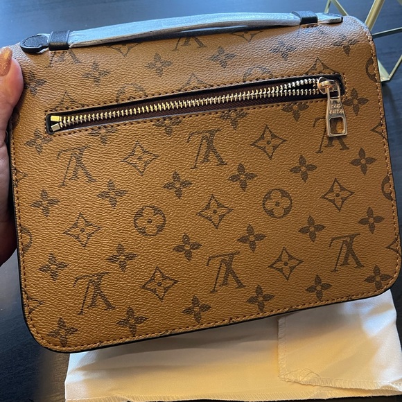 Leather purse, never used don’t need it anymore:). SOLD - Picture 3 of 3